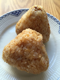 簡単美味 おかか揚げ玉おにぎり-レシピのメイン写真