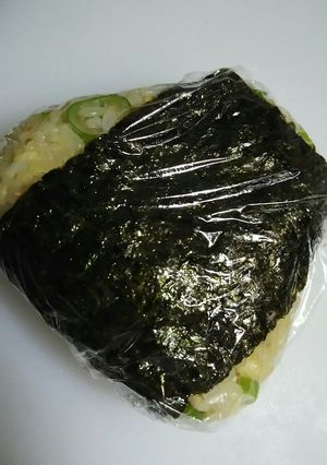 揚げ玉塩昆布めんつゆおにぎり-レシピのメイン写真