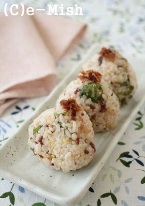 大葉ごはんのえごまオイルおかかおむすび-レシピのメイン写真