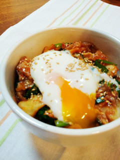 簡単!豚キムチ丼!温玉のせ♪-レシピのメイン写真