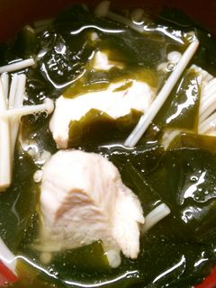 簡単!鶏むね肉 ワカメ えのきのすまし汁-レシピのメイン写真