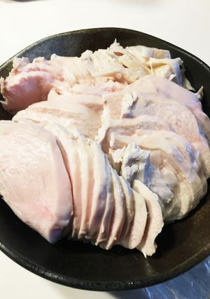 しっとりジューシー！簡単な胸肉の鳥ハム-レシピのメイン写真