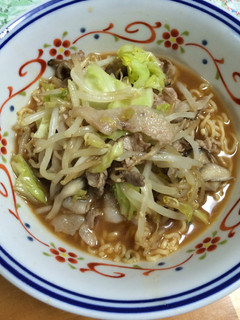 定番!肉野菜炒めと味噌ラーメン♪-レシピのメイン写真