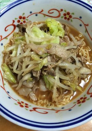 定番！肉野菜炒めと味噌ラーメン♪-レシピのメイン写真