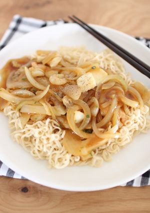 簡単！醤油ラーメンで魚介あんかけ焼きそば-レシピのメイン写真