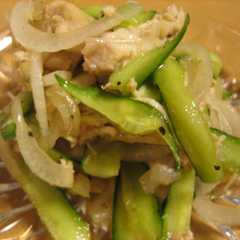 A picture of 鶏胸肉と新玉ねぎの中華風サラダ.