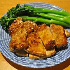 A picture of 豚ロース肉の味噌漬け。.