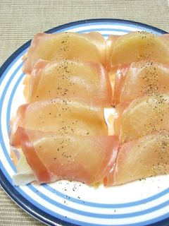 新玉ねぎのレンジ蒸し、生ハムのせ。-レシピのメイン写真