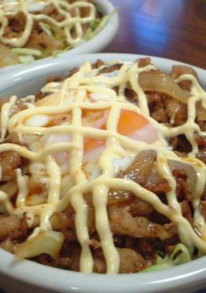 温泉卵＆豚肉の中華風ピリ辛丼-レシピのメイン写真