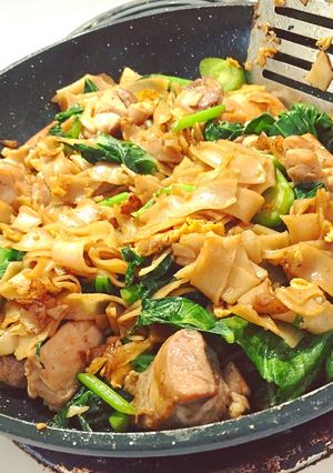 ライスヌードルと鳥もも肉の炒め物-レシピのメイン写真