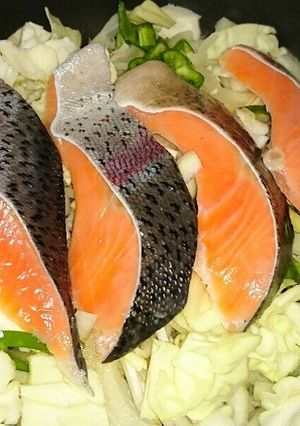 切るだけ!鮭と野菜の蒸し焼き-レシピのメイン写真