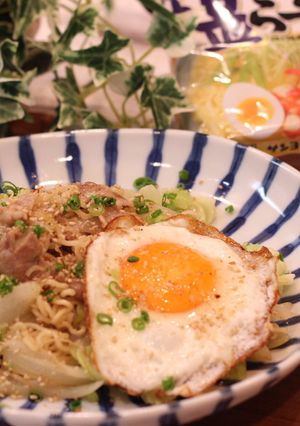 簡単☆焼き塩ラーメンの目玉焼きのせ-レシピのメイン写真