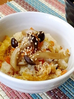 しめじと薄揚げと人参の混ぜご飯-レシピのメイン写真