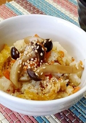 しめじと薄揚げと人参の混ぜご飯-レシピのメイン写真