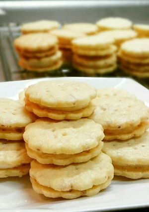 キヌア入りバタークリームサンドクッキー-レシピのメイン写真