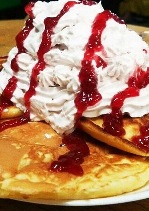 ジャムの入りホイップクリームのパンケーキ-レシピのメイン写真