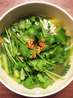鶏肉とパクチーのヘルシー満腹スープ-レシピのメイン写真