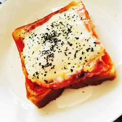 รูปของ 簡単朝食ベーコンエッグマヨチーズトースト