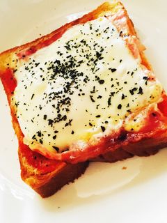 簡単朝食ベーコンエッグマヨチーズトースト-レシピのメイン写真