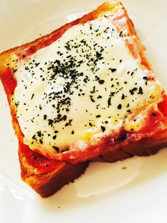 簡単朝食ベーコンエッグマヨチーズトースト-レシピのメイン写真