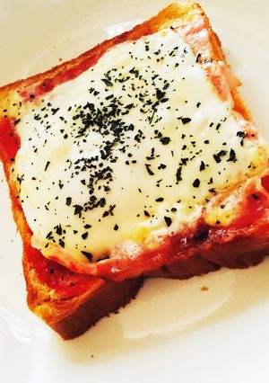 簡単朝食ベーコンエッグマヨチーズトースト-レシピのメイン写真