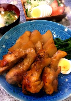 大根とホロっと柔らか★鳥手羽元の煮物-レシピのメイン写真