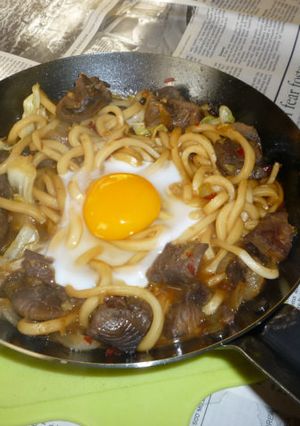 鉄パンでまぐろ･ステーキの焼きうどんv2-レシピのメイン写真