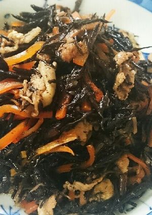 お弁当や作り置きに豚肉入りひじきの煮物♪-レシピのメイン写真