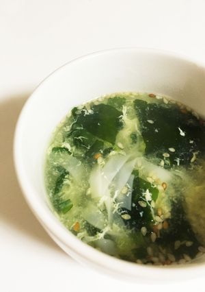 余った餃子の皮が麺になる★簡単中華スープ-レシピのメイン写真