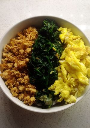 簡単！鶏そぼろ 三色丼-レシピのメイン写真