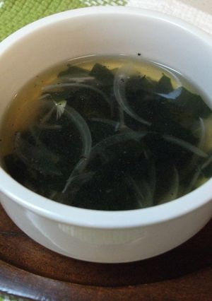 パパッと♪*玉ねぎ入り*わかめスープ*-レシピのメイン写真