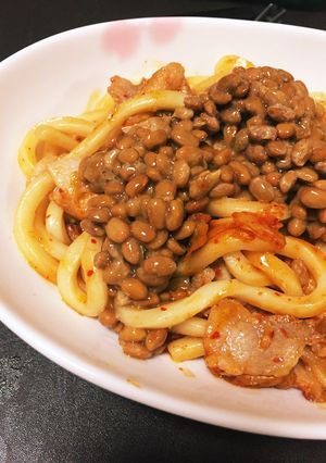 豚キムチうどんon納豆♬-レシピのメイン写真