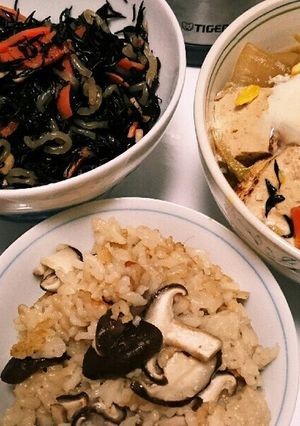 ひじき煮、カレイ煮、小松菜の胡麻和えなど-レシピのメイン写真