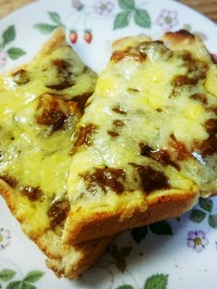残ったカレーで作るチーズカレートースト!-レシピのメイン写真