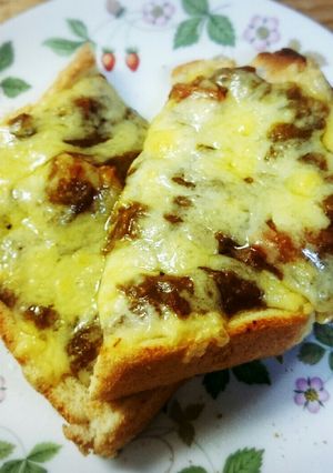 残ったカレーで作るチーズカレートースト！-レシピのメイン写真