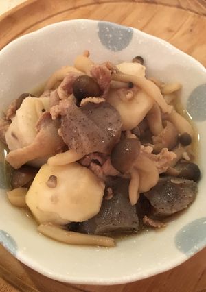 里芋 豚肉 しめじ こんにゃくの簡単煮-レシピのメイン写真