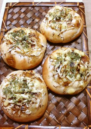 お好み焼き風♫キャベツとチーズのパン-レシピのメイン写真
