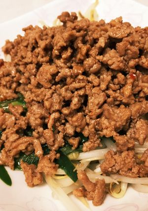 ニラともやしのピリ辛肉そぼろのせ-レシピのメイン写真