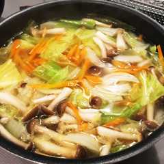 รูปของ 茹で鶏の茹で汁で絶品野菜スープ✨