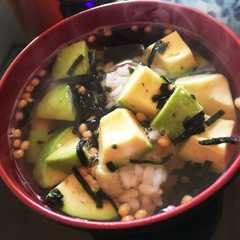 รูปของ 簡単美容食！？アボカド茶漬け丼