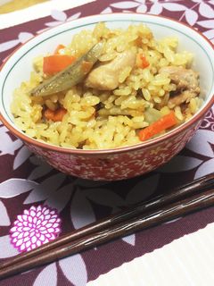 しっかり味☆鳥とごぼうの炊き込みご飯-レシピのメイン写真