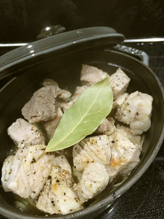 ストウブで豚肉と牛蒡の塩煮-レシピのメイン写真