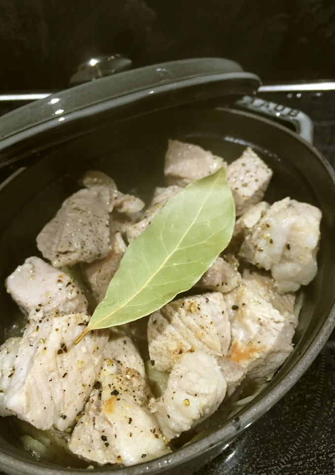 ストウブで豚肉と牛蒡の塩煮-レシピのメイン写真