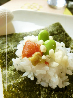 梅・天かす・枝豆・塩昆布の手まきごはん。-レシピのメイン写真