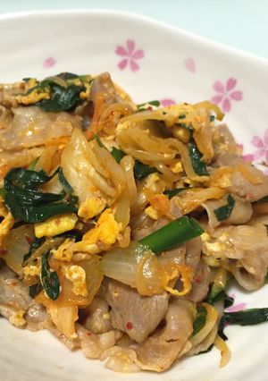簡単！調味料いらずの豚玉キムチニラ炒め-レシピのメイン写真