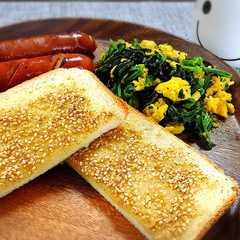 รูปของ 朝食にオススメ！我が家のセサミトースト♪