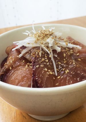 麺つゆでブリの漬け丼！簡単！美味い！-レシピのメイン写真