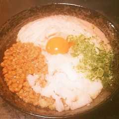 รูปของ 冷やし納豆大根長芋卵黄うどん