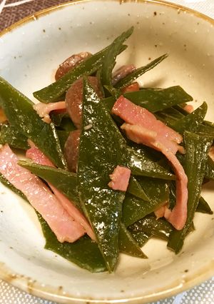 簡単に茎わかめとベーコンのマヨ炒め-レシピのメイン写真