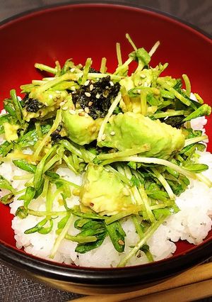 豆苗とアボガドのサラダ丼-レシピのメイン写真